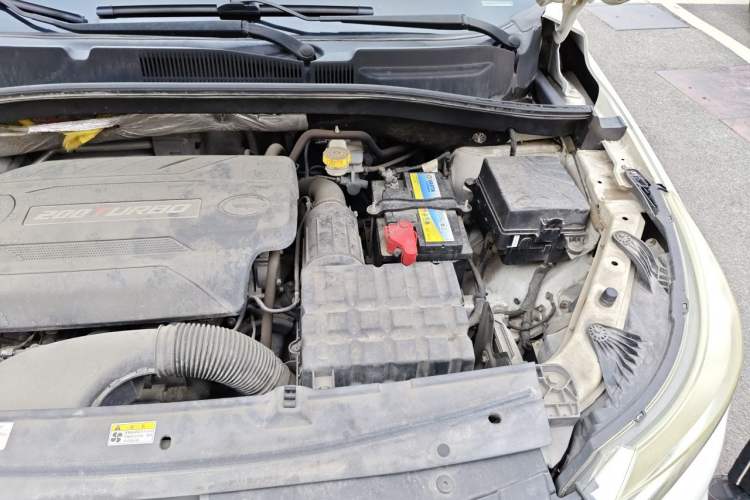 Used GAC Trumpchi GS4 2015 200T Manual Luxury Edition Engine Bay Left