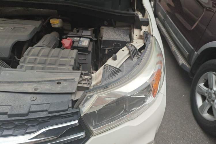 Used GAC Trumpchi GS4 2015 200T Manual Elite Edition Engine Bay Left