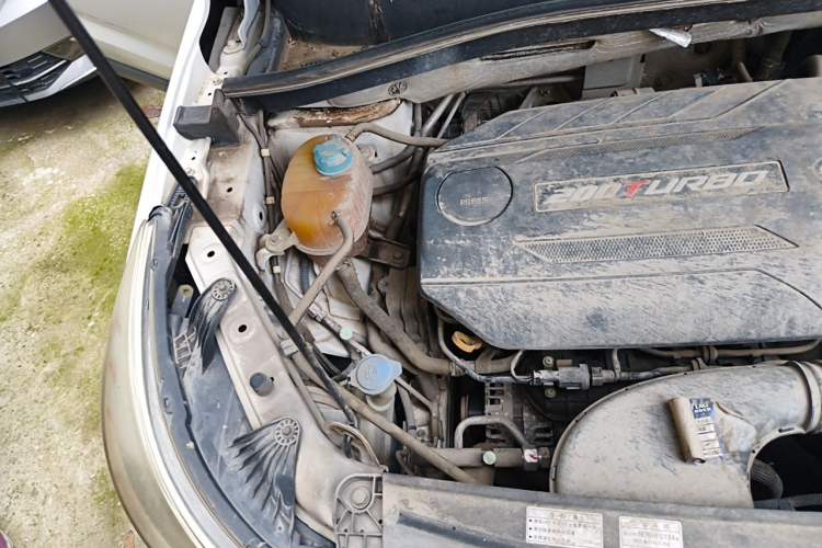 Used GAC Trumpchi GS4 2015 200T Manual Elite Edition Engine Bay Right