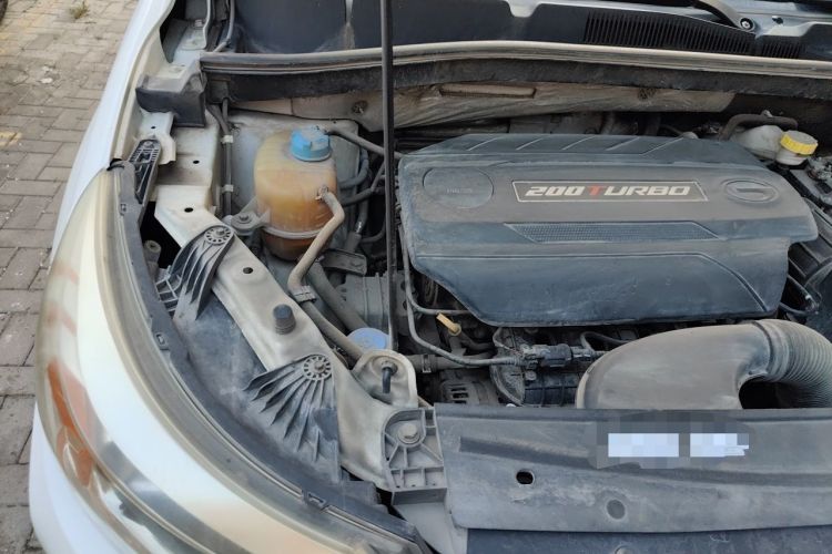 Used GAC Trumpchi GS4 2015 200T Manual Luxury Edition Engine Bay Right