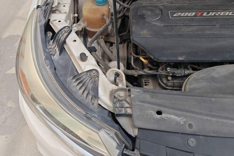 Used GAC Trumpchi GS4 2015 200T Manual Luxury Edition Engine Bay Right