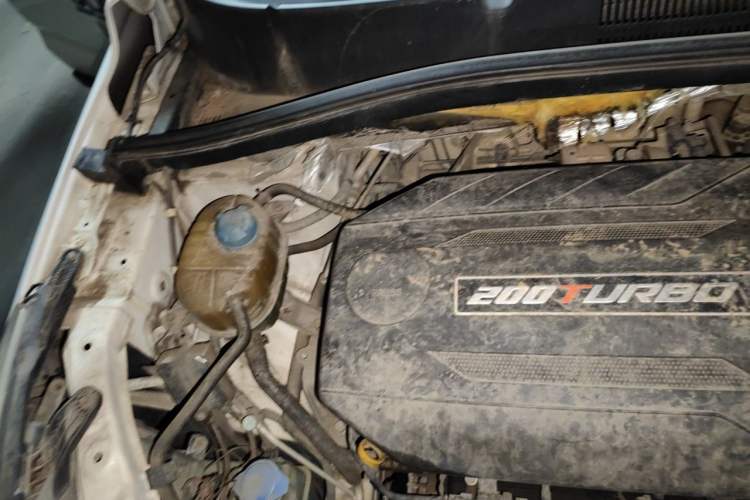 Used GAC Trumpchi GS4 2015 200T Manual Elite Edition Engine Bay Right