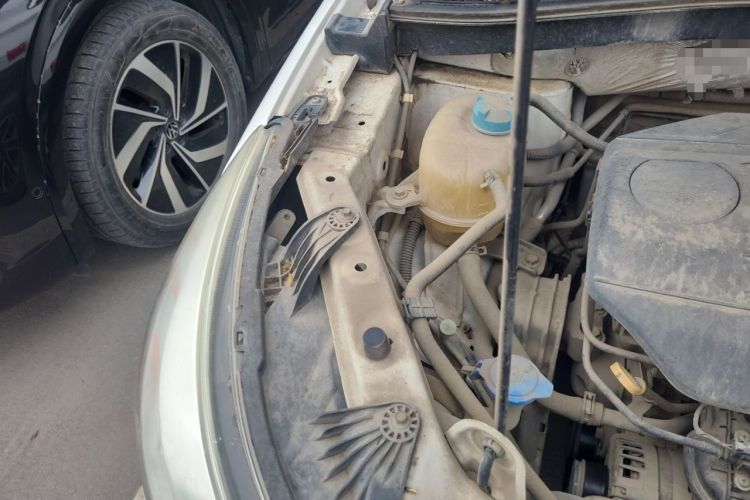 Used GAC Trumpchi GS4 2015 200T Manual Elite Edition Engine Bay Right