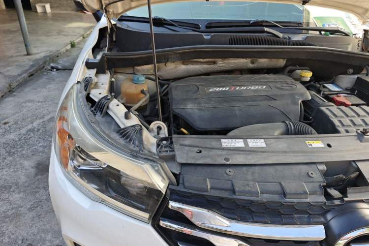 Used GAC Trumpchi GS4 2015 200T Manual Elite Edition Engine Bay Right
