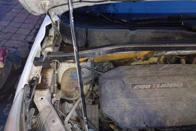 Used GAC Trumpchi GS4 2015 200T Manual Elite Edition Engine Bay Right