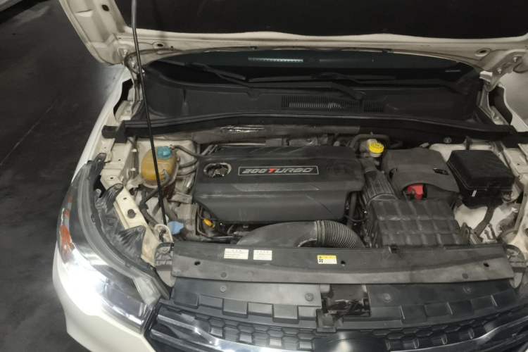 Used GAC Trumpchi GS4 2015 200T G-DCT Luxury Edition Engine Bay Right