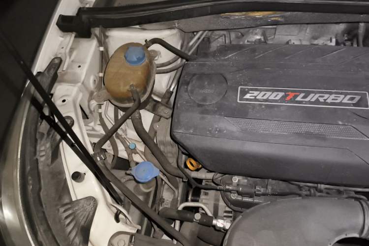 Used GAC Trumpchi GS4 2015 200T Manual Elite Edition Engine Bay Right