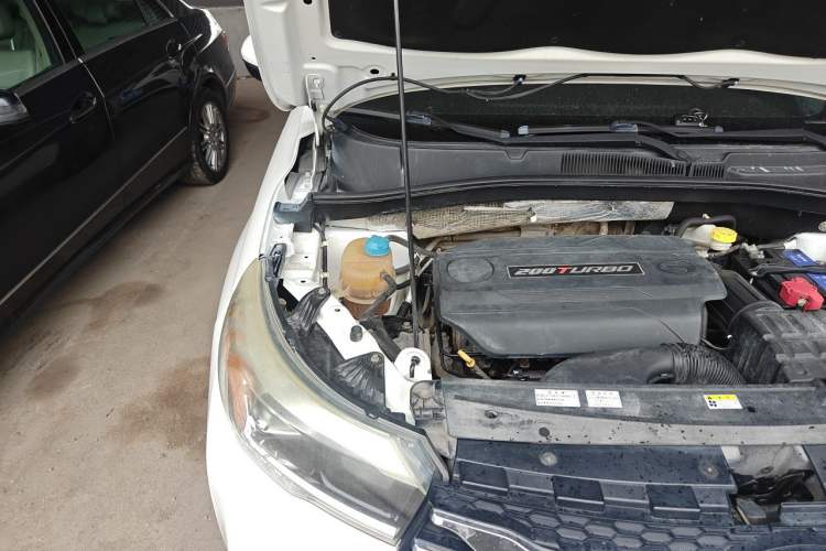 Used GAC Trumpchi GS4 2015 200T Manual Elite Edition Engine Bay Right