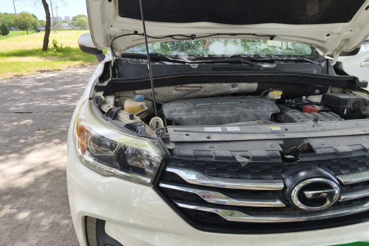 Used GAC Trumpchi GS4 2015 200T Manual Elite Edition Engine Bay Right
