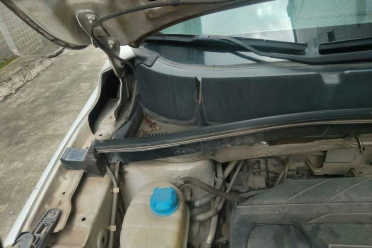 Used GAC Trumpchi GS4 2015 200T Manual Comfort Edition Engine Bay Right