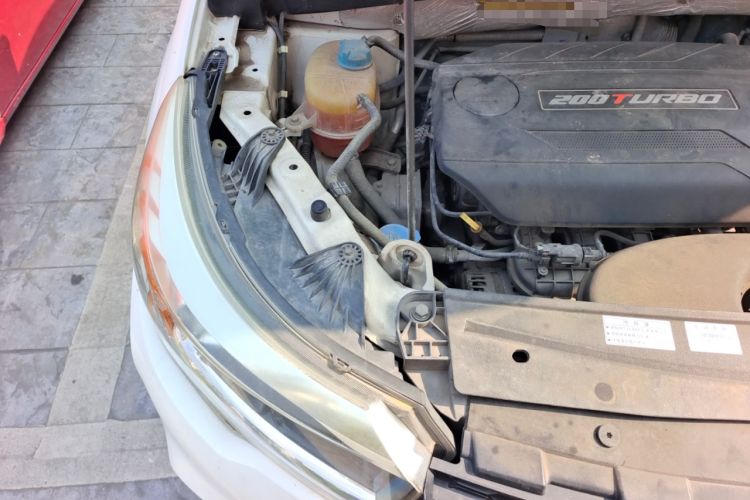 Used GAC Trumpchi GS4 2015 200T Manual Elite Edition Engine Bay Right
