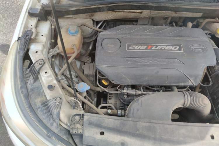 Used GAC Trumpchi GS4 2015 200T Manual Luxury Edition Engine Bay Right