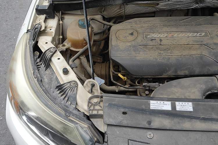 Used GAC Trumpchi GS4 2015 200T Manual Luxury Edition Engine Bay Right