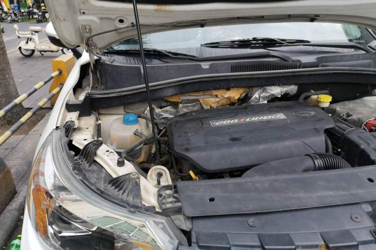 Used GAC Trumpchi GS4 2015 200T G-DCT Luxury Edition Engine Bay Right