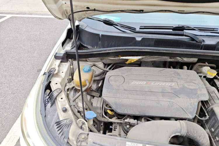 Used GAC Trumpchi GS4 2015 200T Manual Luxury Edition Engine Bay Right