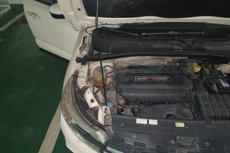 Used GAC Trumpchi GS4 2015 200T Manual Luxury Edition Engine Bay Right