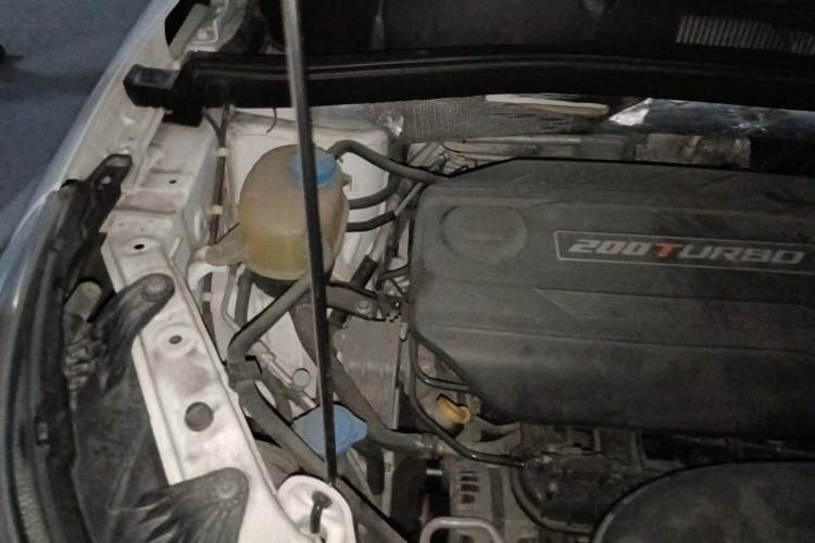 Used GAC Trumpchi GS4 2015 200T Manual Luxury Edition Engine Bay Right