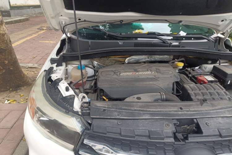 Used GAC Trumpchi GS4 2015 200T Manual Luxury Edition Engine Bay Right