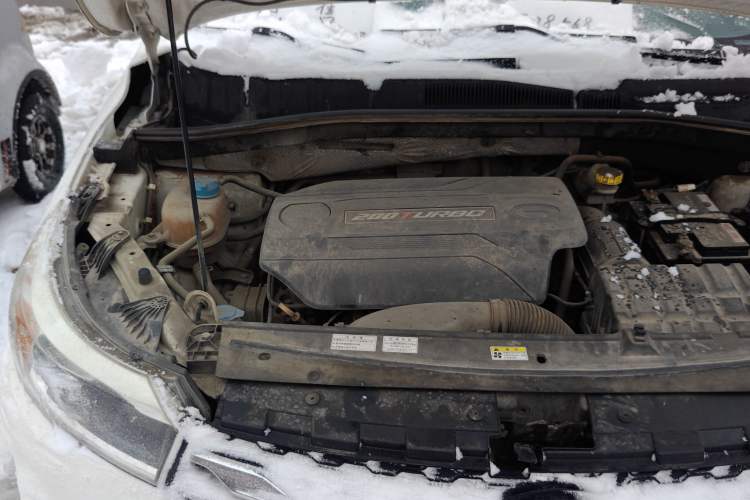 Used GAC Trumpchi GS4 2015 200T Manual Luxury Edition Engine Bay Right