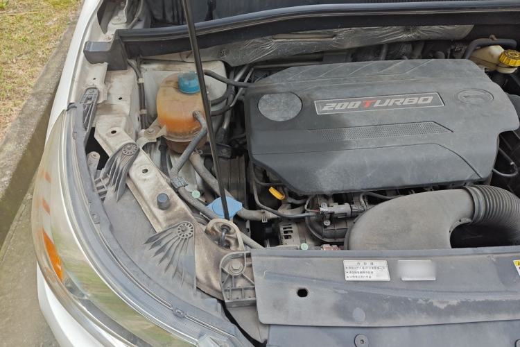 Used GAC Trumpchi GS4 2015 200T Manual Luxury Edition Engine Bay Right
