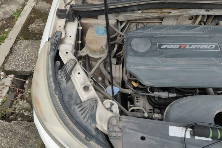 Used GAC Trumpchi GS4 2015 200T Manual Luxury Edition Engine Bay Right