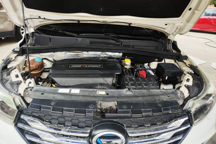 Used GAC Trumpchi GS4 2015 200T Manual Elite Edition Engine Bay