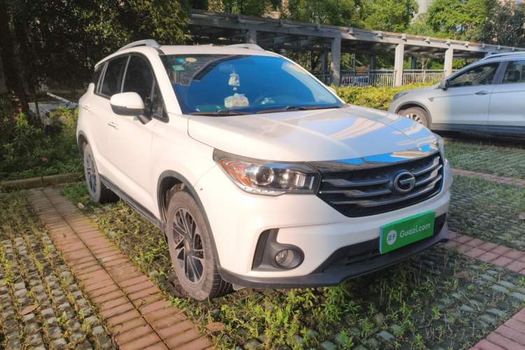Used GAC Trumpchi GS4 2015 200T Manual Elite Edition Front Right 45 Deg