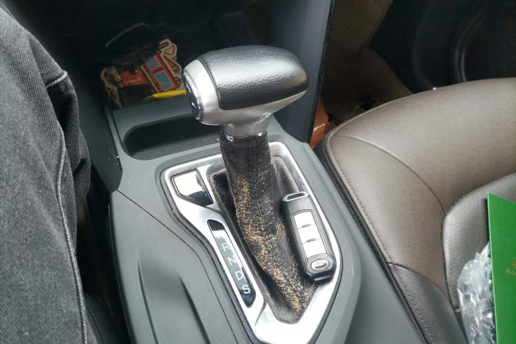 Used GAC Trumpchi GS4 2015 200T G-DCT Luxury Edition Gear Lever
