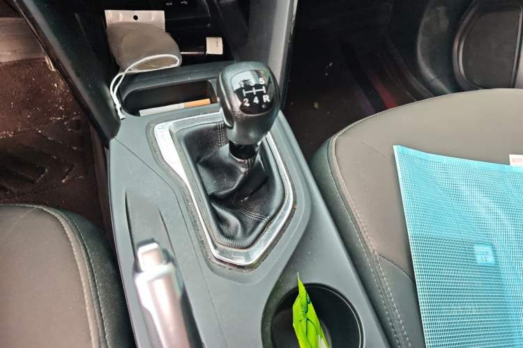 Used GAC Trumpchi GS4 2015 200T Manual Comfort Edition Gear Lever