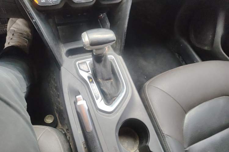 Used GAC Trumpchi GS4 2015 200T G-DCT Luxury Edition Gear Lever
