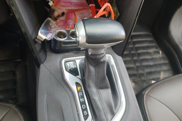 Used GAC Trumpchi GS4 2015 200T G-DCT Luxury Edition Gear Lever