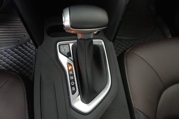 Used GAC Trumpchi GS4 2015 200T G-DCT Luxury Edition Gear Lever