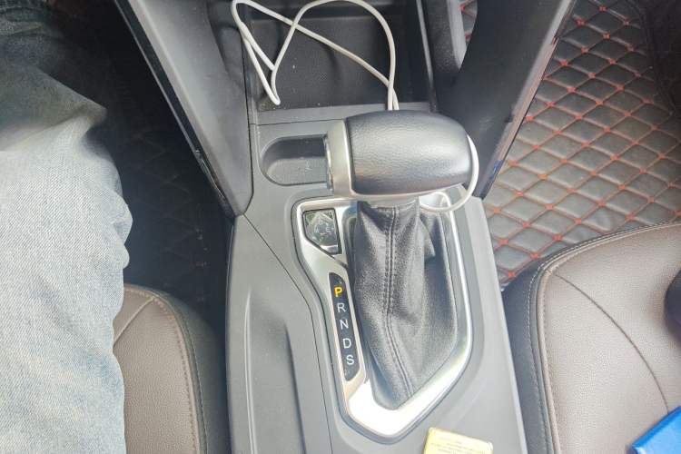 Used GAC Trumpchi GS4 2015 200T G-DCT Luxury Edition Gear Lever