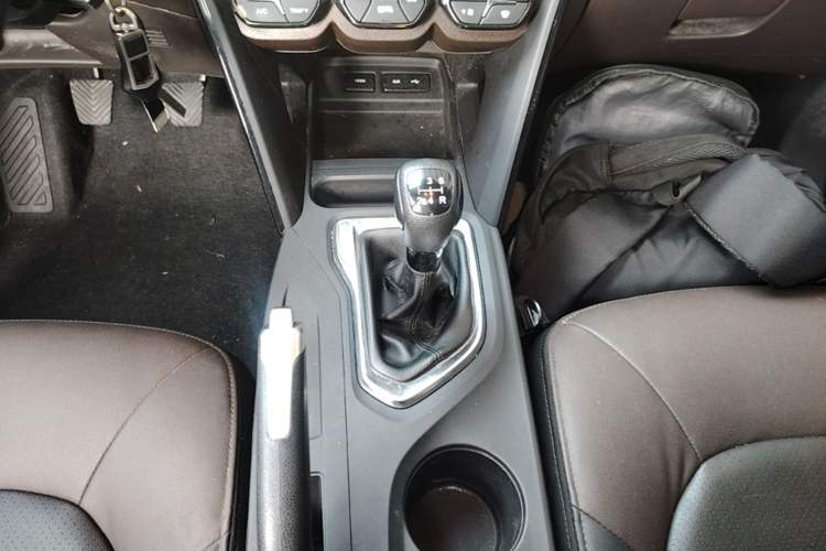 Used GAC Trumpchi GS4 2015 200T Manual Luxury Edition Gear Lever