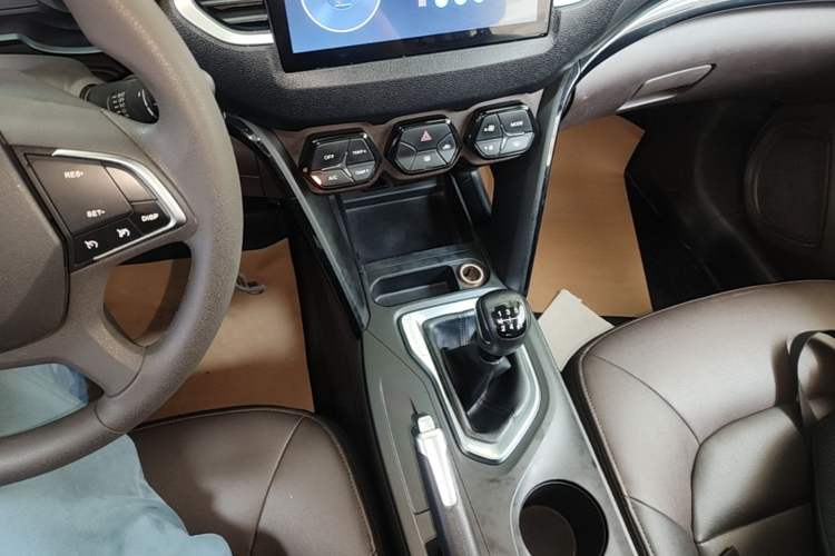 Used GAC Trumpchi GS4 2015 200T Manual Elite Edition Gear Lever
