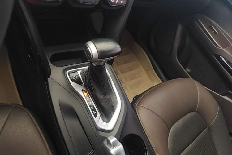 Used GAC Trumpchi GS4 2015 200T G-DCT Luxury Edition Gear Lever