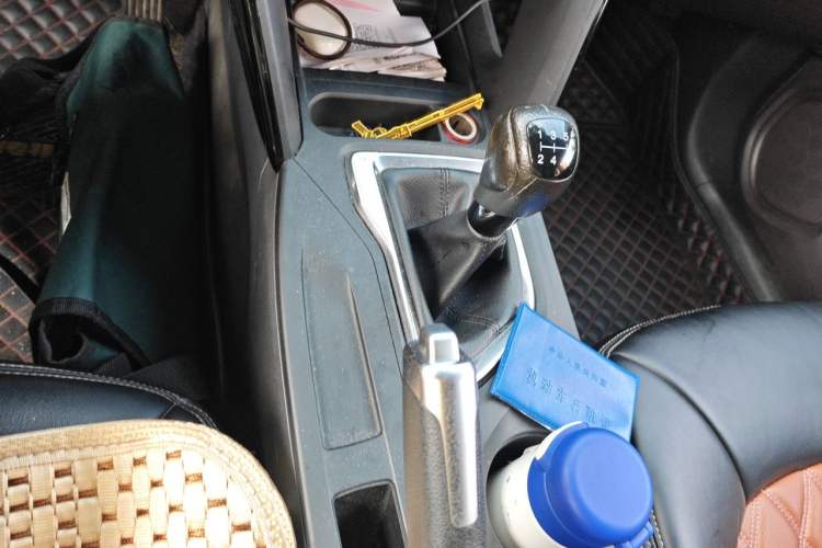 Used GAC Trumpchi GS4 2015 200T Manual Comfort Edition Gear Lever