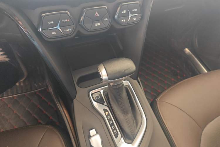 Used GAC Trumpchi GS4 2015 200T G-DCT Luxury Edition Gear Lever