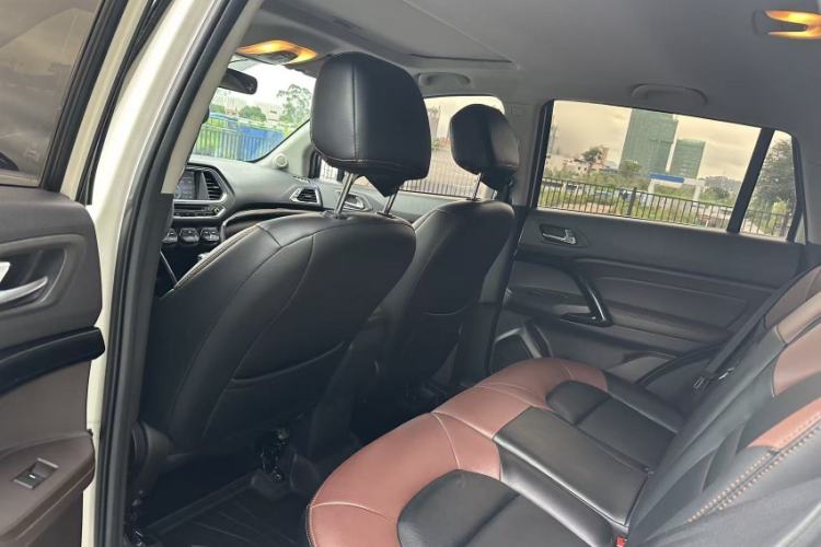 Used GAC Trumpchi GS4 2015 200T G-DCT Elite Edition Interior 2