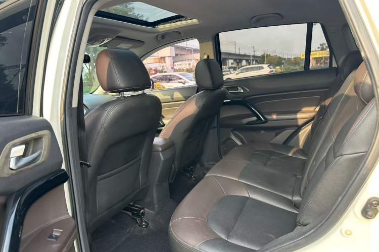 Used GAC Trumpchi GS4 2015 200T Manual Elite Edition Interior 2