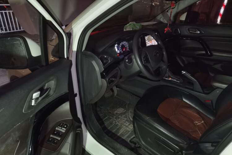 Used GAC Trumpchi GS4 2015 200T G-DCT Elite Edition Interior 3