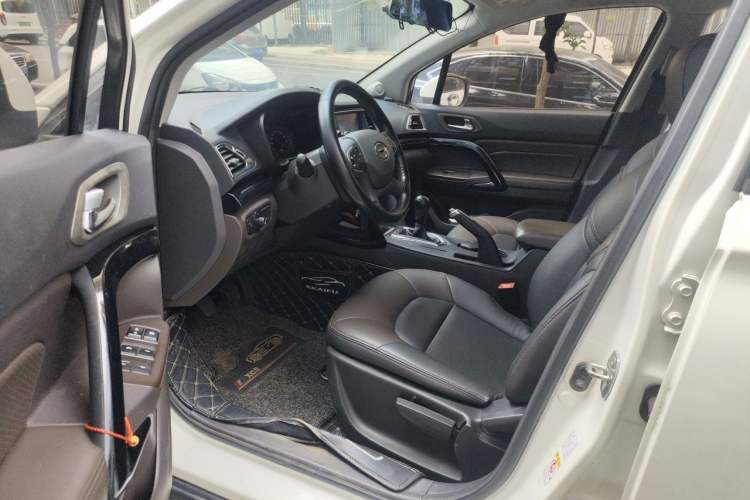 Used GAC Trumpchi GS4 2015 200T Manual Elite Edition Interior 3