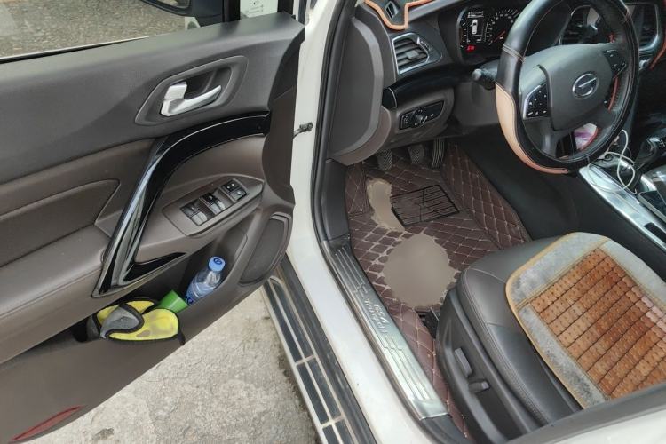 Used GAC Trumpchi GS4 2015 200T Manual Luxury Edition Interior 3