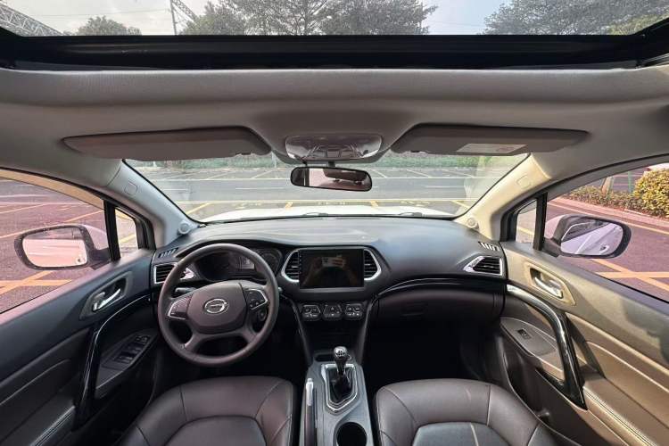 Used GAC Trumpchi GS4 2015 200T Manual Elite Edition Interior 3