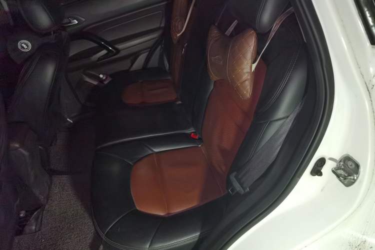 Used GAC Trumpchi GS4 2015 200T G-DCT Elite Edition Interior 4