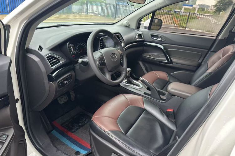 Used GAC Trumpchi GS4 2015 200T G-DCT Elite Edition Interior 4
