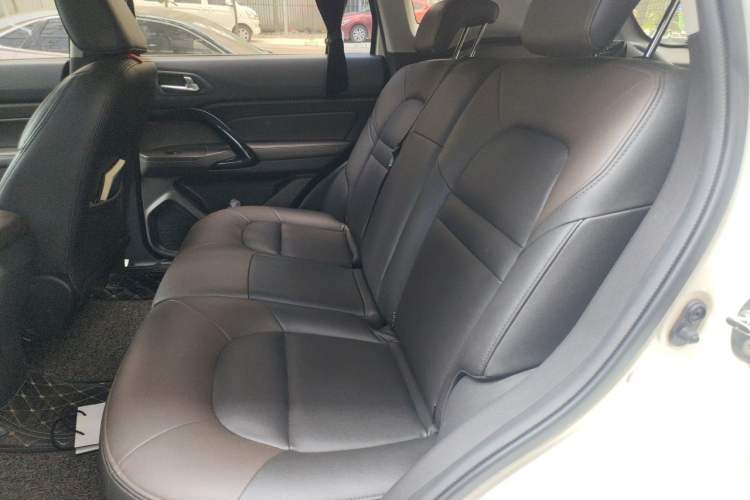 Used GAC Trumpchi GS4 2015 200T Manual Elite Edition Interior 4