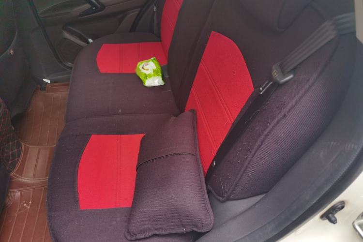 Used GAC Trumpchi GS4 2015 200T Manual Luxury Edition Interior 4