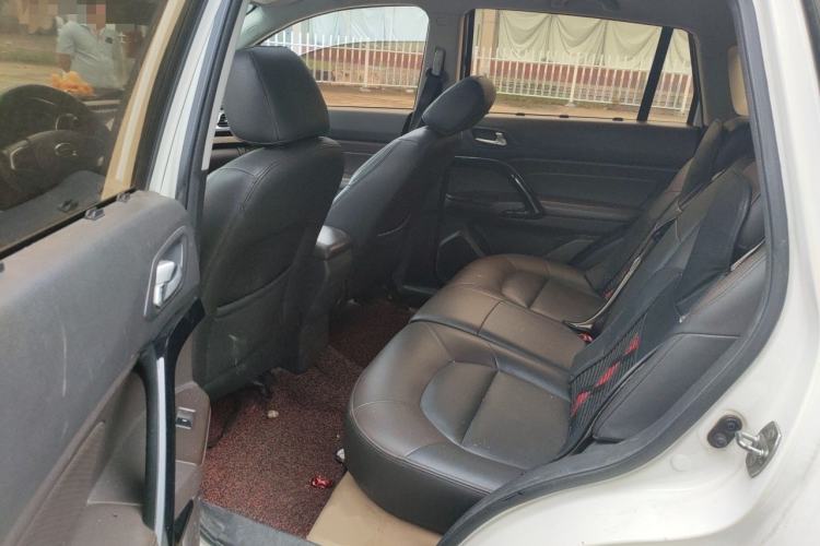 Used GAC Trumpchi GS4 2015 200T Manual Elite Edition Interior 4