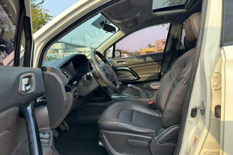 Used GAC Trumpchi GS4 2015 200T Manual Elite Edition Interior 4